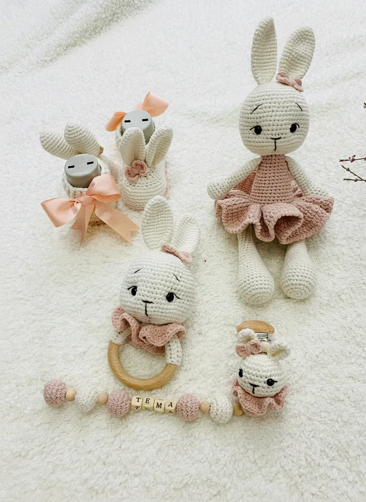 Amigurumi Tavşan Bebek Oyuncak Seti - El Yapımı 4'lü Hediye