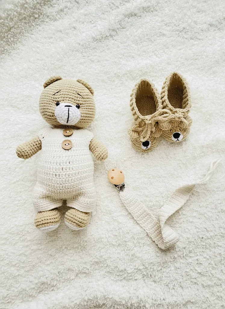 Amigurumi Ayıcık Krem Tulumlu Bebek Seti (3 Parça) - El Yapımı