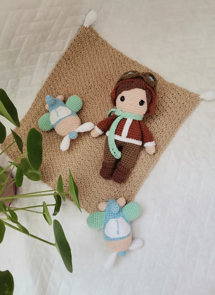 Amigurumi Pilot Bebek ve Uçak Oyuncak Seti - El Yapımı