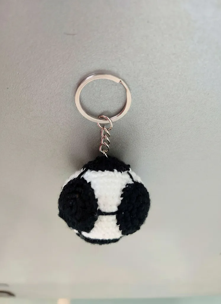 Örme Beşiktaş Topu Anahtarlık - Siyah Beyaz Hediyelik