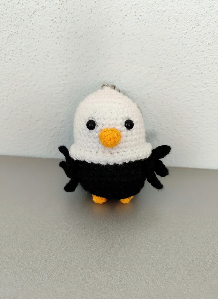 Amigurumi Kartal Anahtarlık - Beyaz ve Siyah Nako İp ile El Örmesi