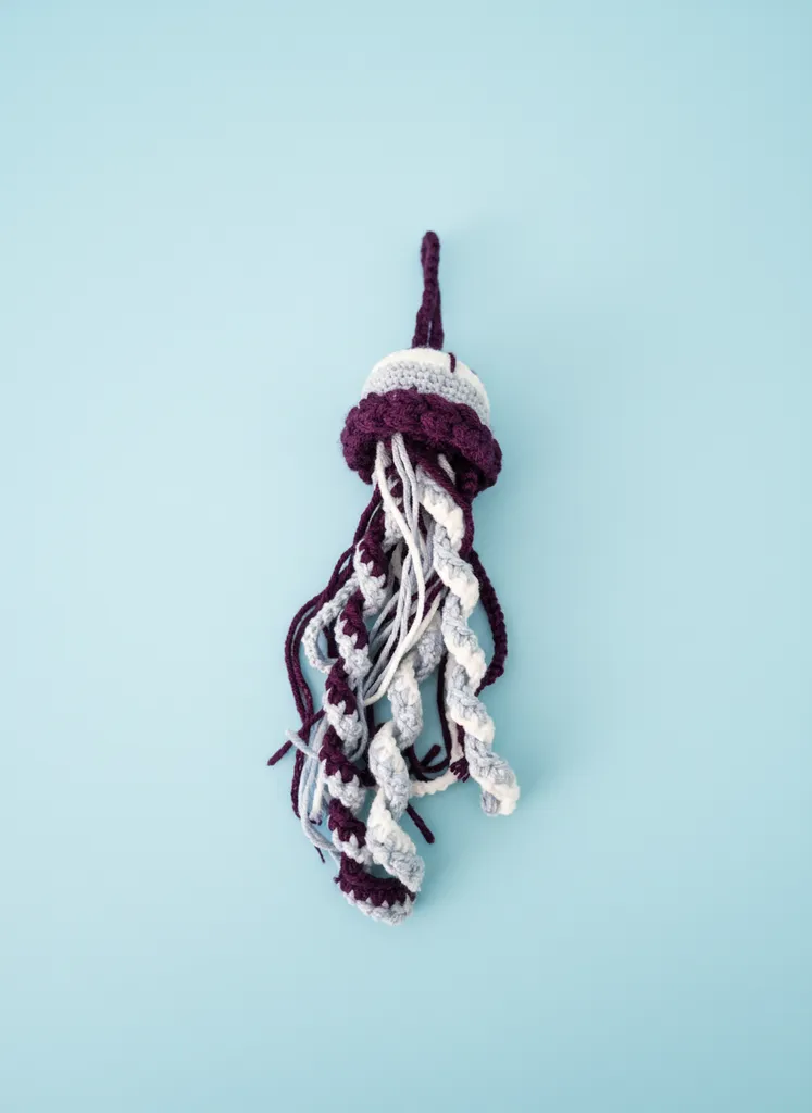 Örme Deniz Anası Anahtarlık - Mor, Beyaz ve Gri Renkli - El Emeği
