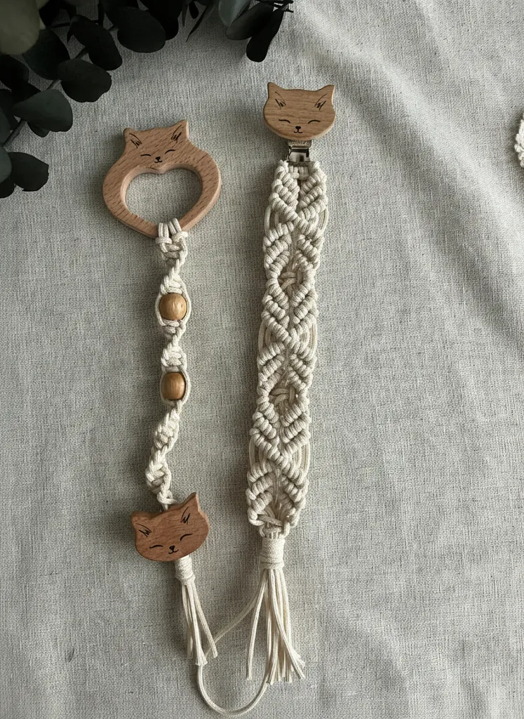 Makrome Emzik Zinciri ve Ahşap Diş Kaşıyıcı Seti - El Yapımı
