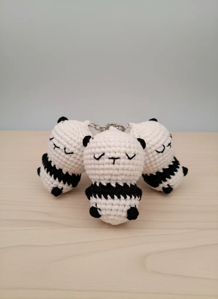 Sevimli Amigurumi Panda Anahtarlık Seti - 3'lü Paket, El Emeği