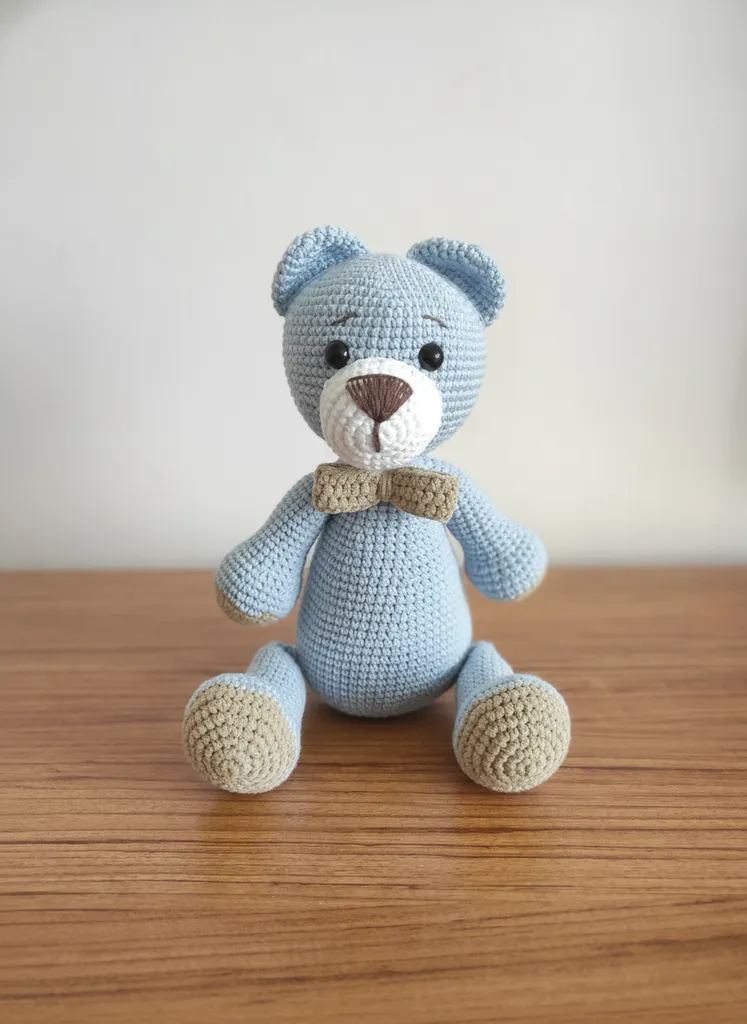 Mavi Amigurumi Ayıcık Oyuncak - 28 cm Boyunda, El Emeği