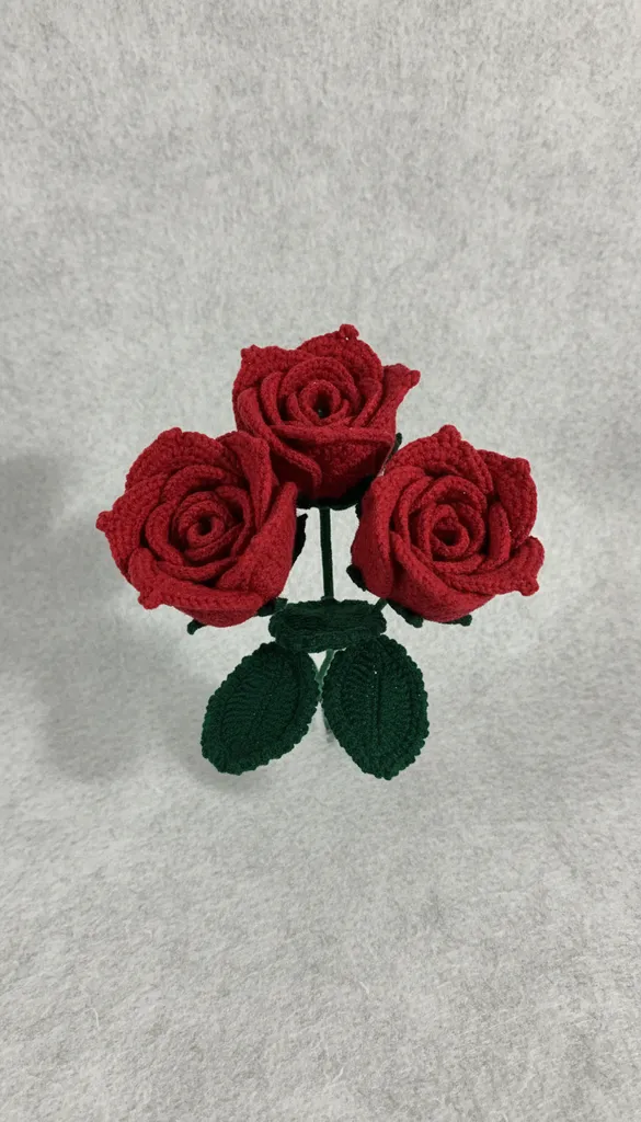 Örgü Kırmızı Gül Buketi - Tığ İşi Dekoratif Çiçek Aranjmanı