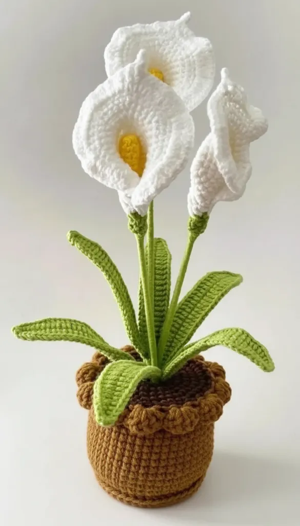 Karamel Renkli Örgü Saksıda Beyaz Zambak Çiçeği - El Emeği