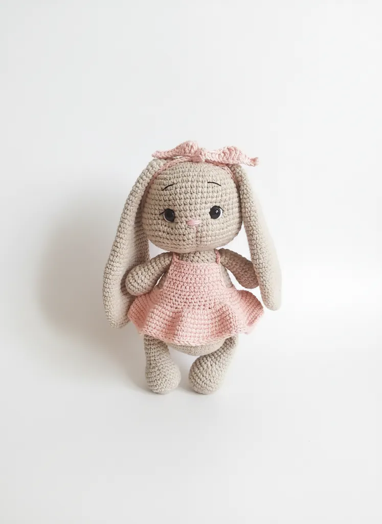 Örgü Oyuncak Tavşan - Uzun Kulaklı, Pembe Elbise ve Kurdele Detaylı