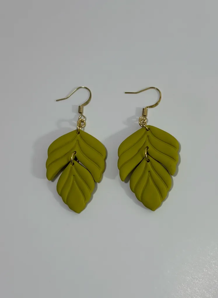 Zeytin Yeşili Yaprak Küpe Polimerkilden Özel Tasarım Küpe