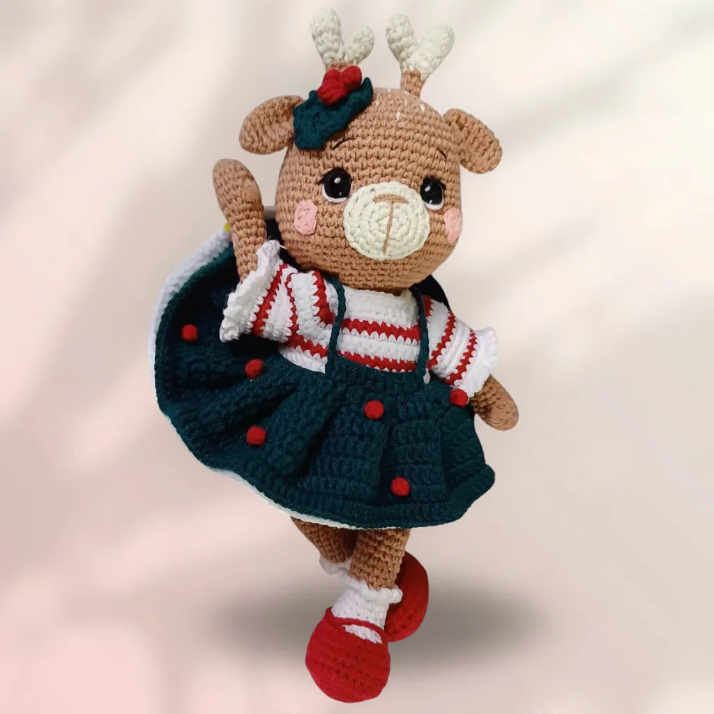 Örgü Noel Geyik Oyuncak Bebek - Yeşil Elbise ve El Emeği