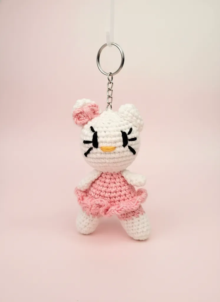 Beyaz ve Pembe Amigurumi Hello Kitty Anahtarlık - El Emeği