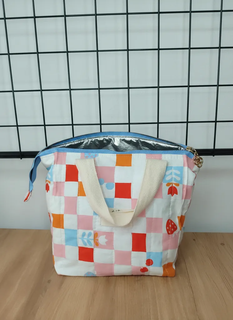 Kapitoneli Kareli Termos Bölmeli Beslenme Çantası - Ayarlanabilir Askılı