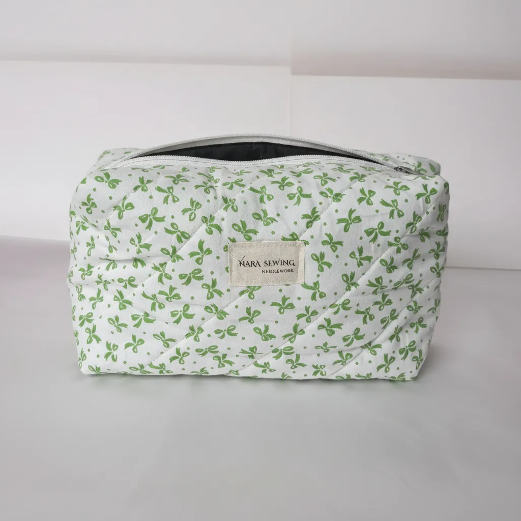 Yeşil Fiyonk Desenli Kapitone Makyaj Çantası - El İşçiliği