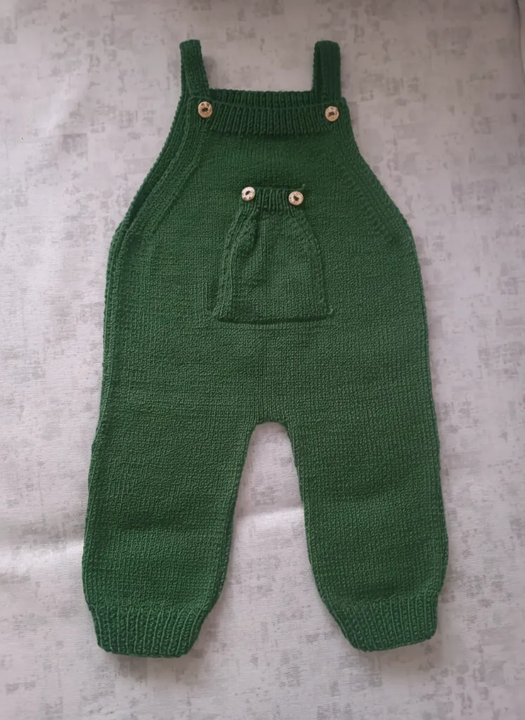 Yeşil Örgü Erkek Bebek Tulum - Düğmeli ve Cepli Detaylı