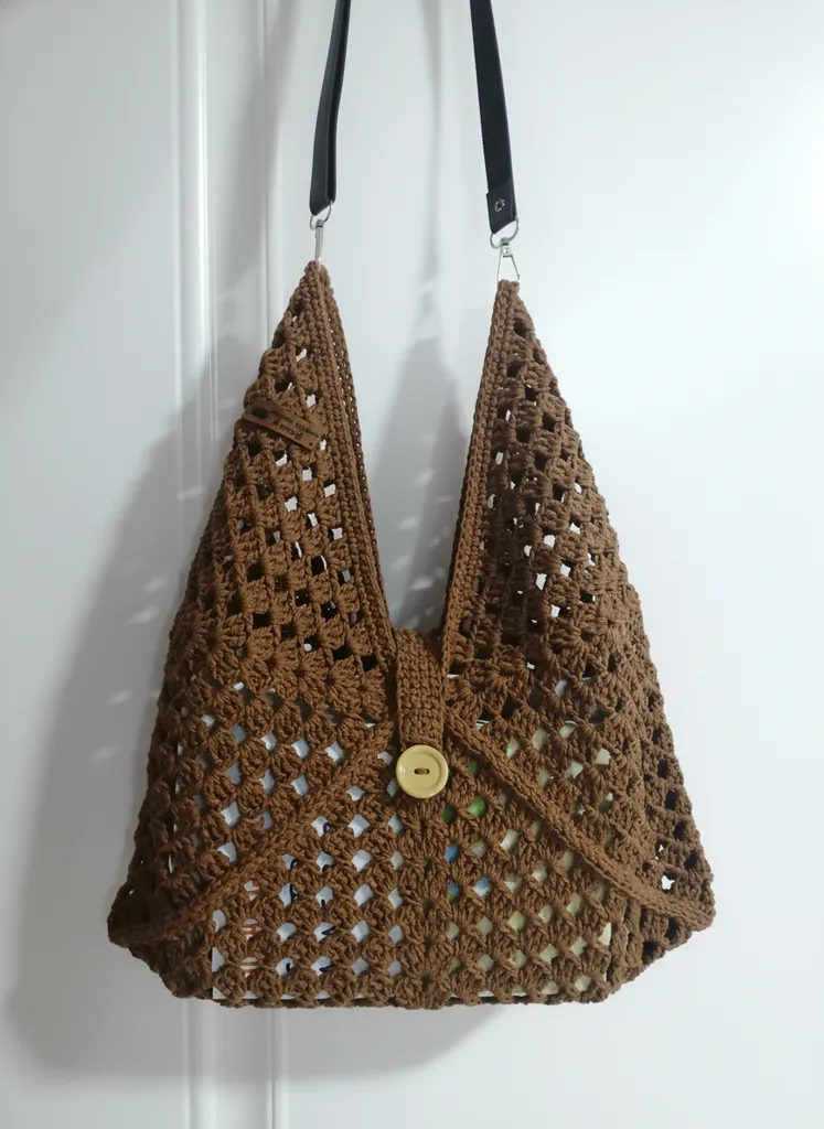 Kahverengi Örgü Omuz Çantası - Koton İpli, Düğmeli Kadın Çanta