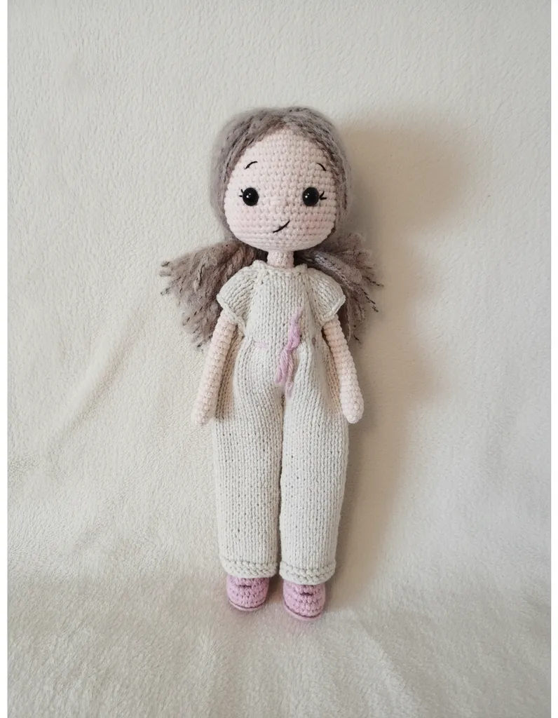 Krem Renkli Tulumlu Amigurumi Oyuncak Bebek - 27 cm - El Emeği