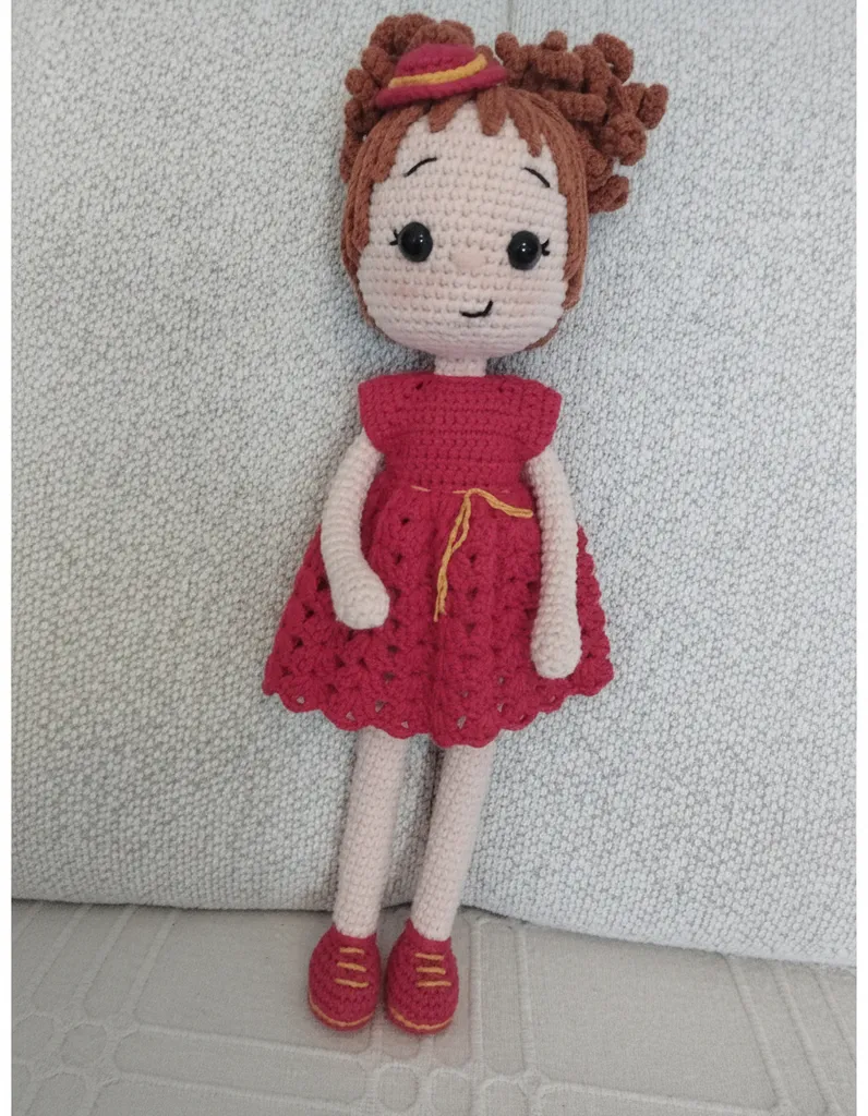 Amigurumi Oyuncak Bebek - Kırmızı Elbiseli, Doğal Coton İplerle Örülmüş