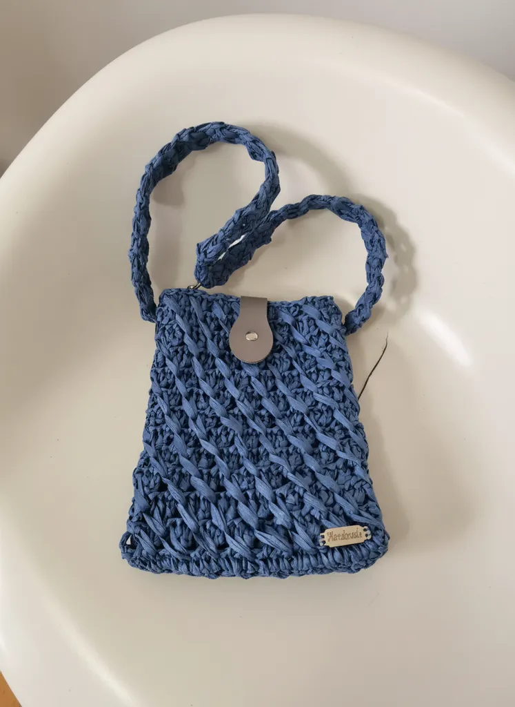 Mavi Rafya İplik Örgü Telefon Çantası - Ayarlanabilir Askılı, El Örgüsü