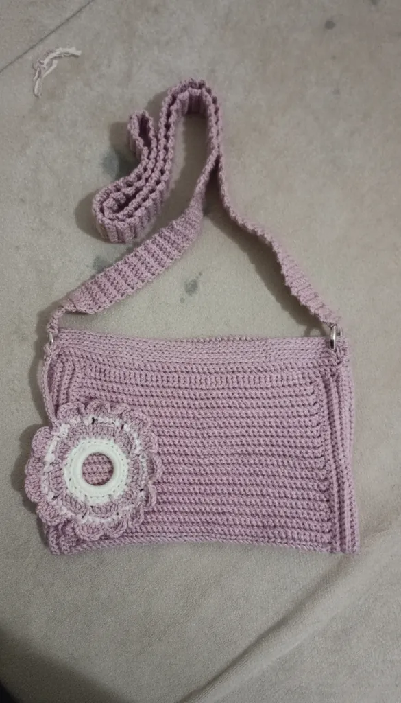 Pembe Örgü Çanta - Çiçek Detaylı, Omuz Askılı - El Emeği