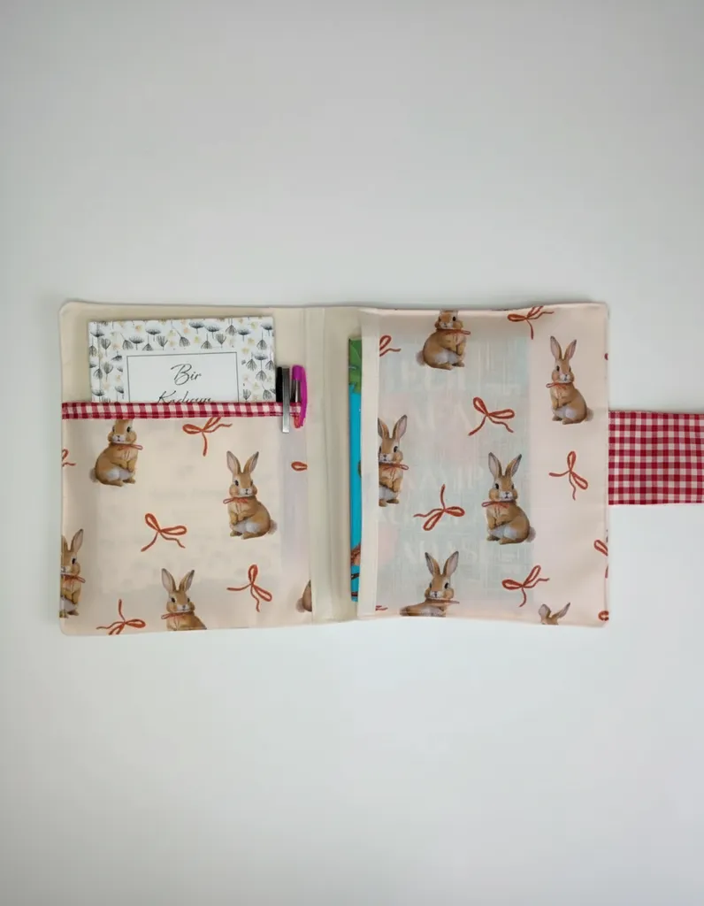 Tavşan Desenli Çıtçıtlı Bölmeli Kitap ve Tablet Kılıfı Organizer