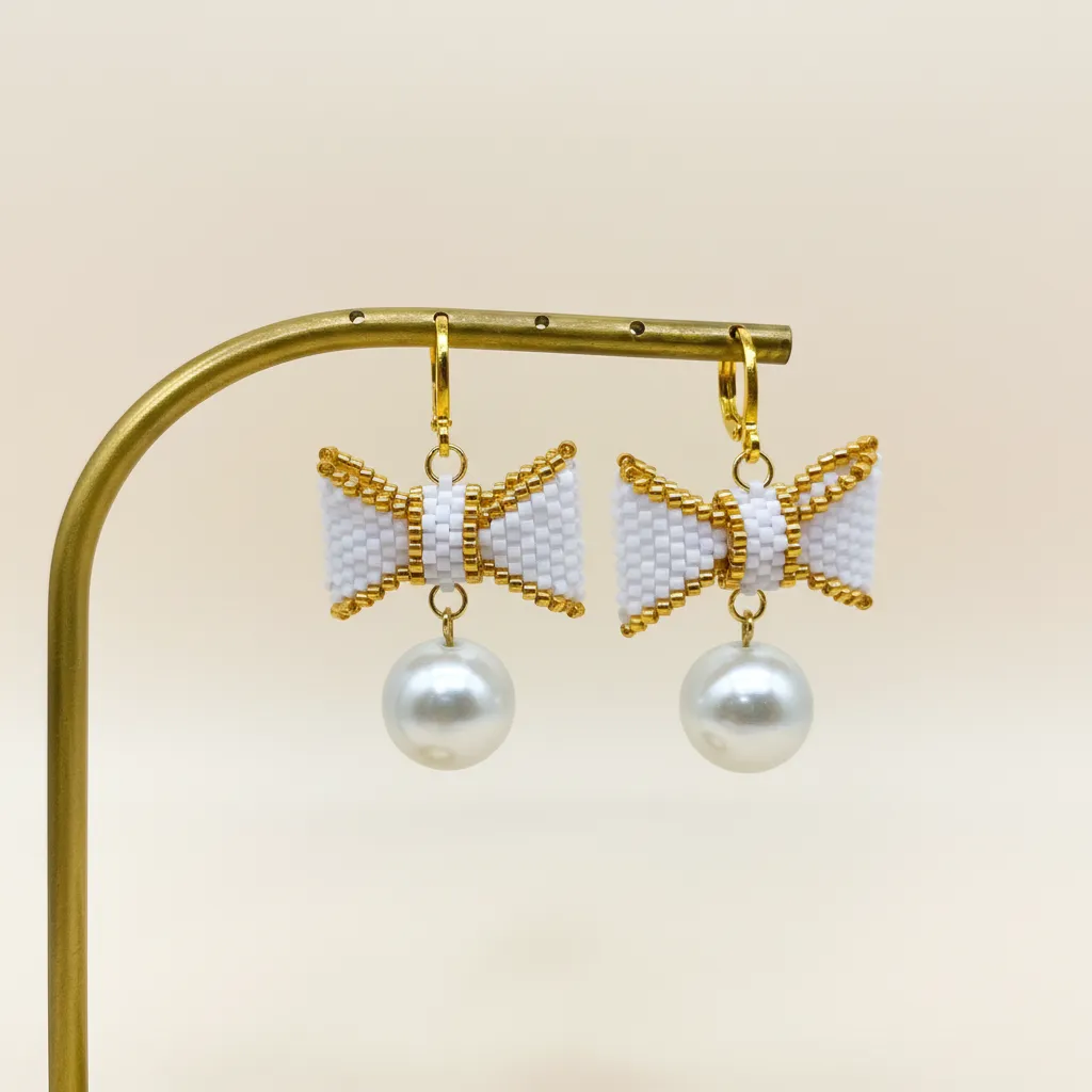 Beyaz Miyuki Boncuklu Fiyonk Küpe - İnci Detaylı, Halka Küpe Aparatlı