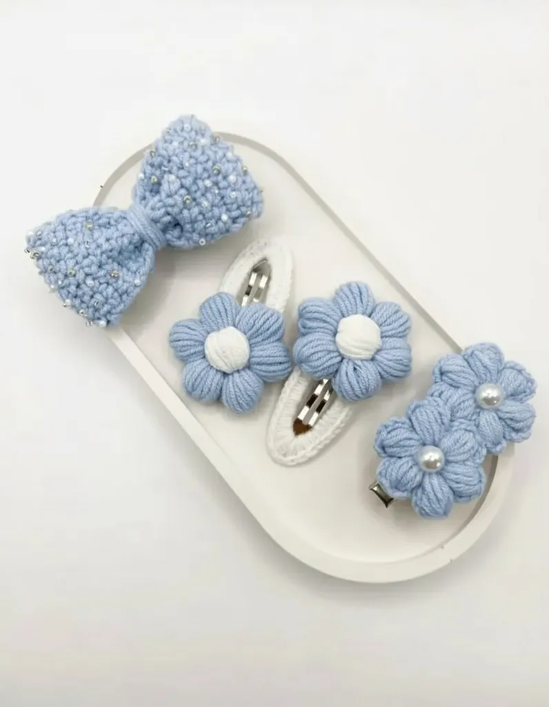 Mavi Çiçek ve Fiyonk Figürlü Örgü Toka Seti (4 Adet)