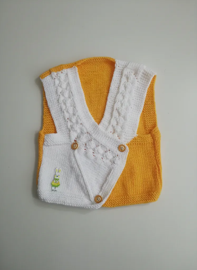 Sarı ve Beyaz Örgü Bebek Kruvaze Yelek - 6 Ay 1 Yaş Kız Bebek