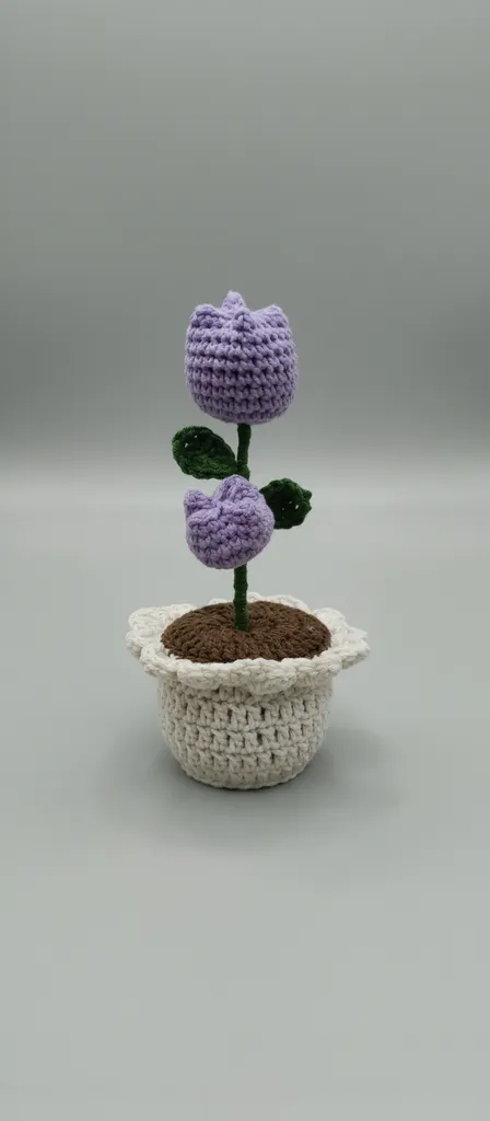 Örme Lila Lale Çiçek ve Krem Saksıda Dekoratif Hediyelik