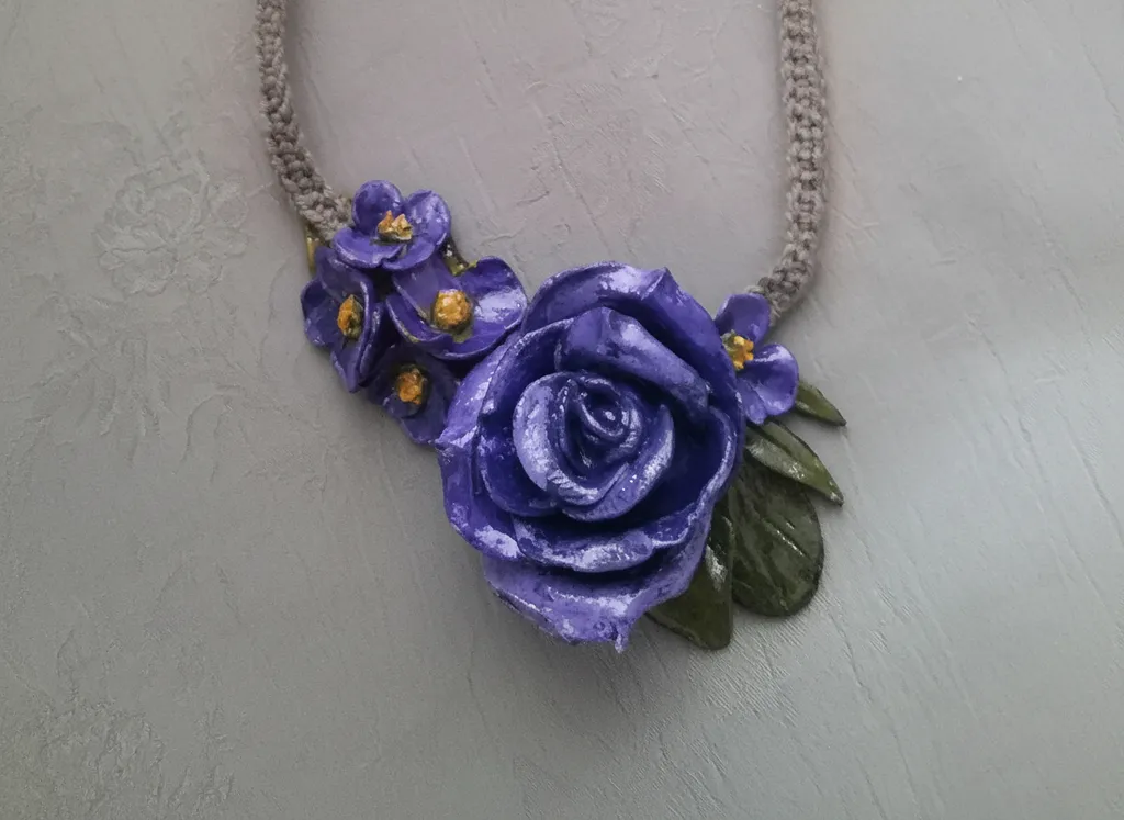 Mor Gül ve Menekşe Tasarımlı Soğuk Seramik Takı Seti - El Sanatı