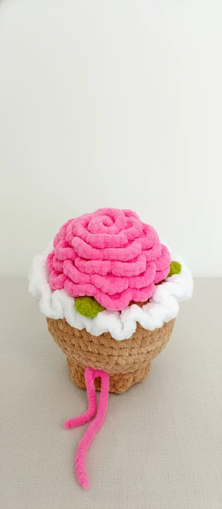 Pembe Kadife İp ile Örülmüş Dekoratif Gül Buketi - El Emeği