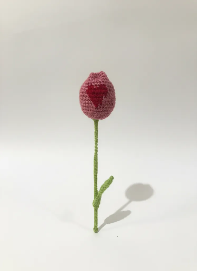 El Yapımı Tığ İşi Pembe Lale - Bordo Kalpli Romantik Dekoratif Çiçek