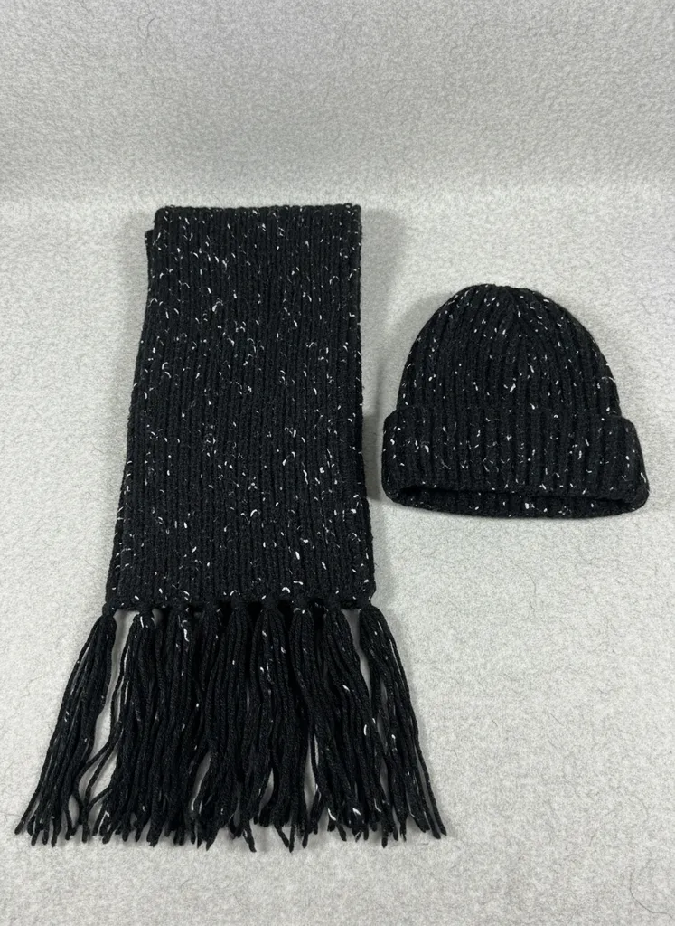 Siyah Beyaz Desenli Bayan Atkı Bere Seti - El Örgüsü