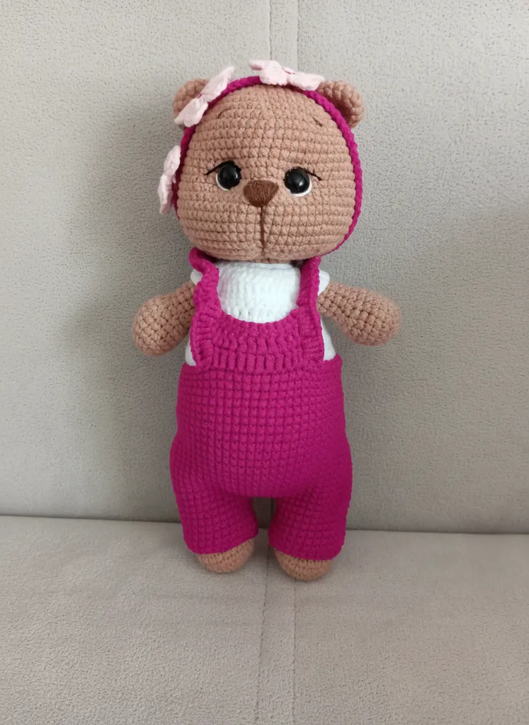 Amigurumi Pembe Tulumlu Kedi - %100 Pamuk El Örgüsü Oyuncak