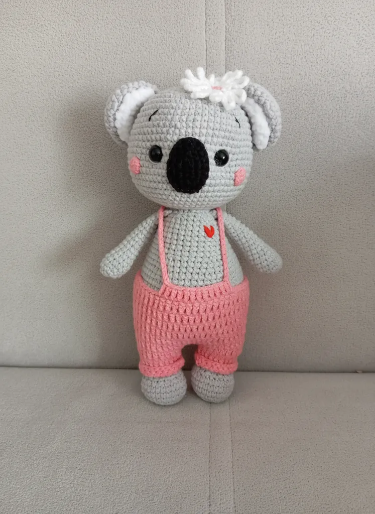 Gri Amigurumi Koala Oyuncak - Pembe Şortlu ve Çiçekli - El Örgüsü
