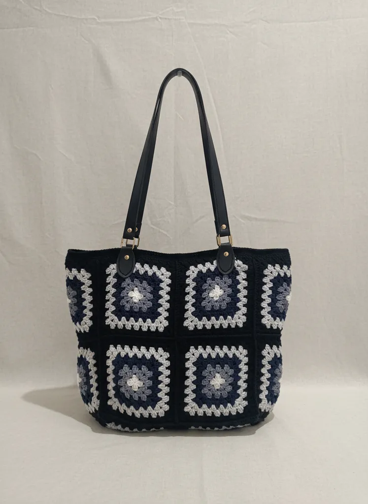 Siyah Örgü Kare Motifli Omuz Çantası - El Örgüsü Tasarım