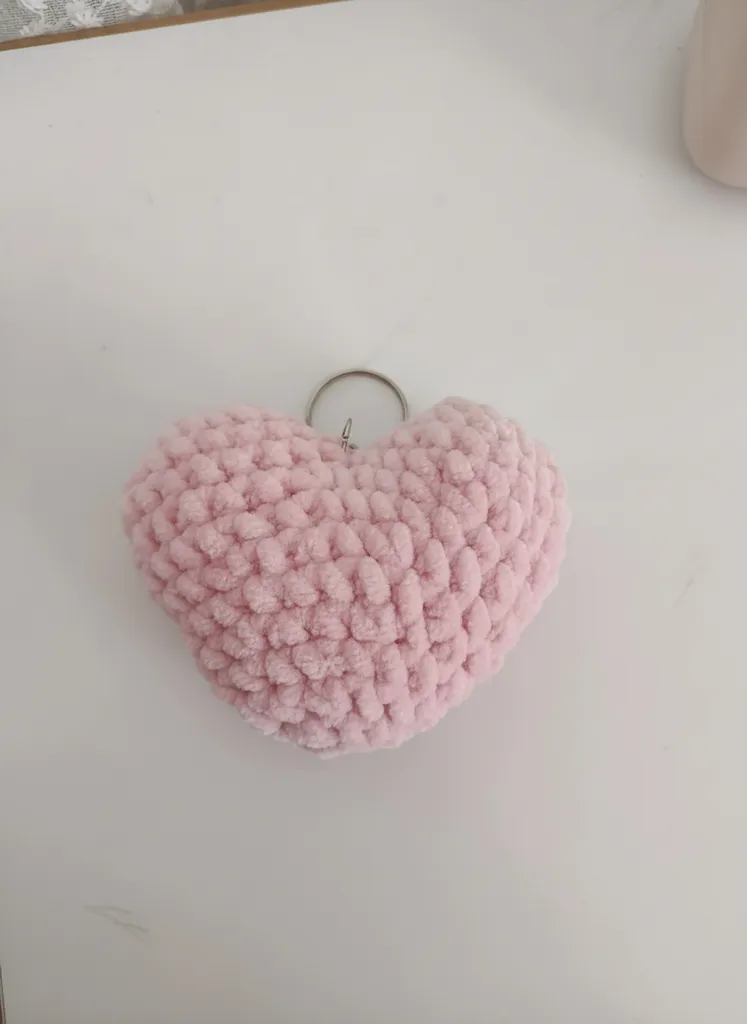 Pembe Kalp Şeklinde Amigurumi Anahtarlık - El Emeği Hediyelik