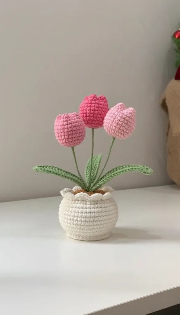 Pembe Tonlarında Amigurumi Örgü Lale Çiçek Saksısı - El Emeği