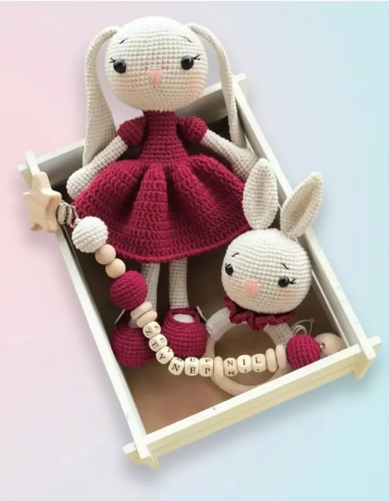 Bordo Elbiseli Amigurumi Uzun Kulak Tavşan Yenidoğan Hediye Seti