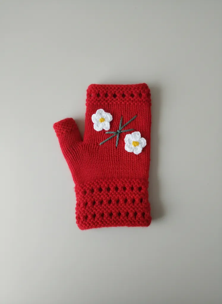 Kırmızı Örgü Parmaksız Eldiven - Çiçek Desenli - El Emeği