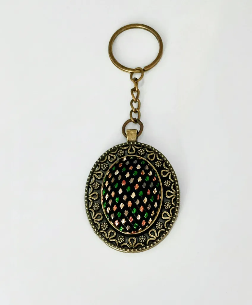 Tel Kırma Sanatı ile İşlenmiş Yuvarlak Anahtarlık - Geleneksel Hediye