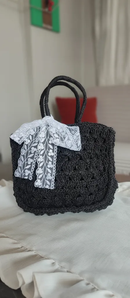 Siyah Kağıt İpten Örme Çanta - Dantel Detaylı El Emeği