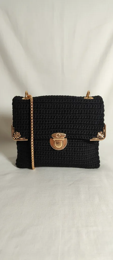 Siyah Örgü Mini Kol Çantası - Gold Detaylı ve Zincirli