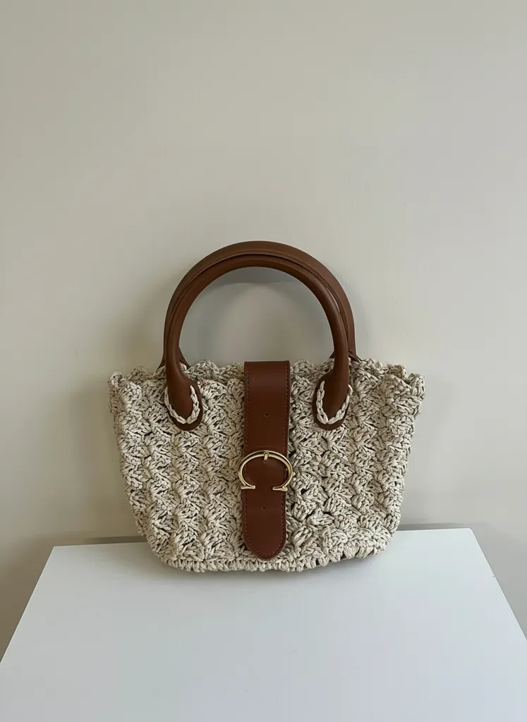 Örme Krem Renkli Omuz Çantası Kahverengi Deri Detaylı Şık Tasarım