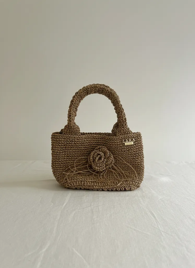 Kahverengi Örgü Gül Motifli El Çantası - Zara Marka Detaylı