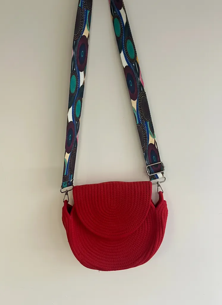 Kırmızı Örme Omuz Çantası - Desenli Askılı, Tutamaçlı ve El Emeği