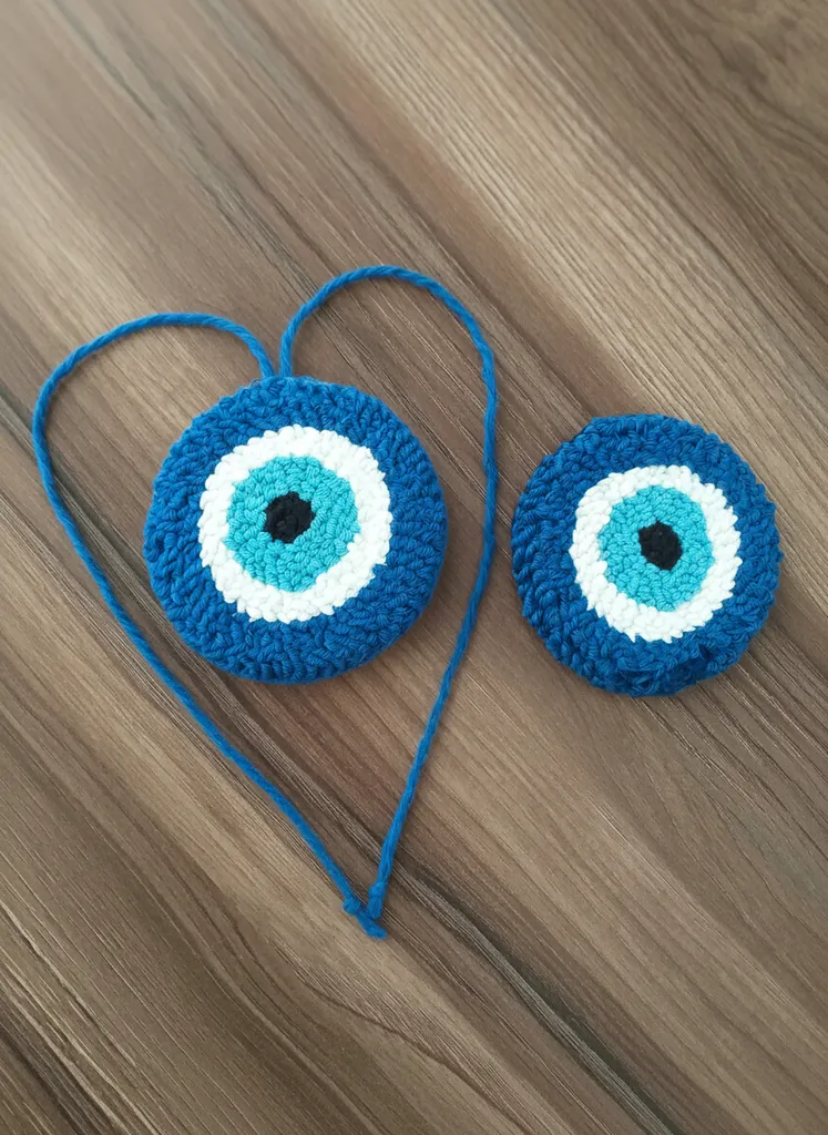 Mavi Nazar Boncuğu El Emeği Oto Aksesuar ve Bardak Altlığı Seti