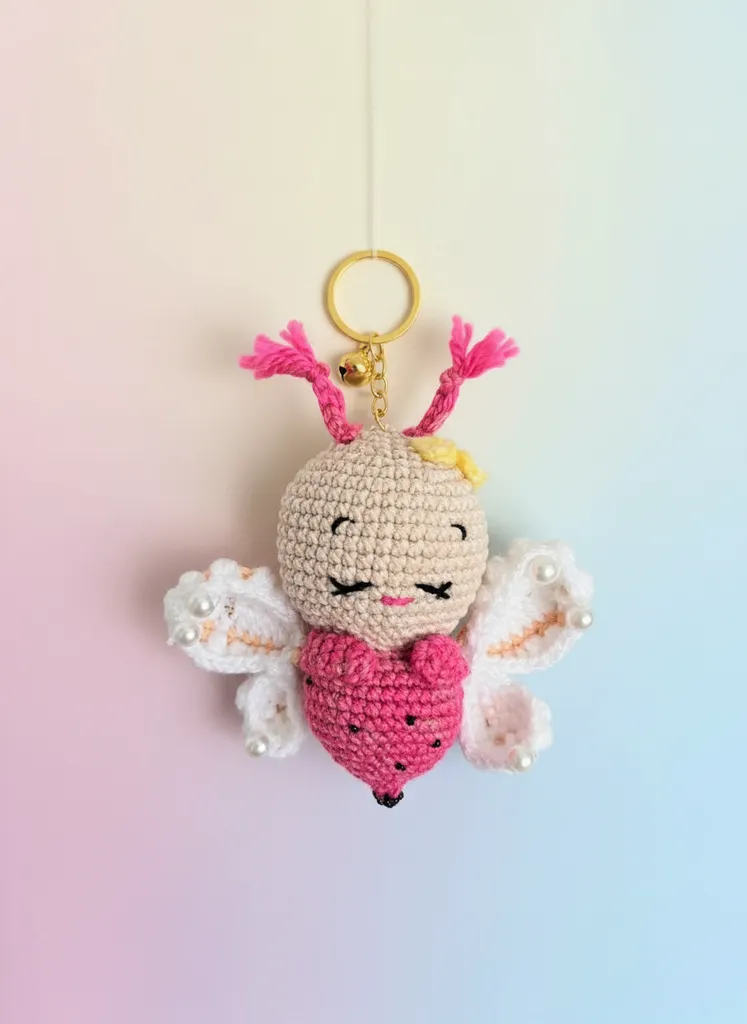 Örme Kelebek Anahtarlık - Uyuyan Tatlı Kelebek Figürlü El Emeği