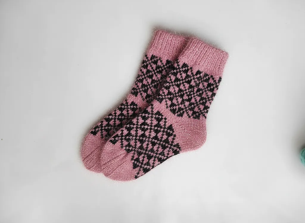 Pudra Pembe Simli Desenli Örgü Kadın Patik - El Emeği