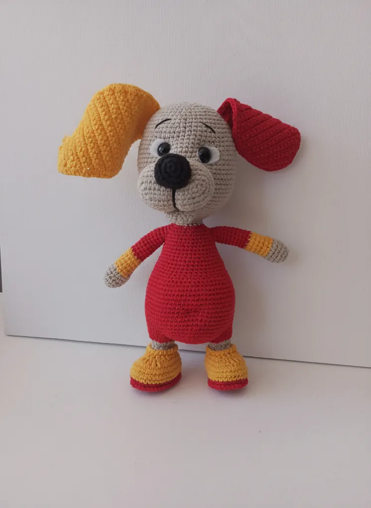 Örgü Oyuncak Köpek - Sarı ve Kırmızı Detaylı, El Emeği