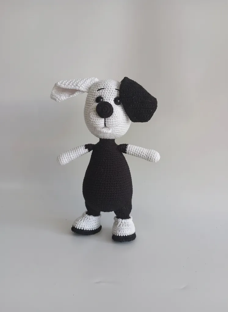 Siyah Beyaz Örgü Köpek Oyuncak - Amigurumi - El Emeği